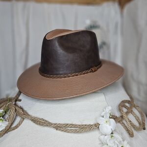 2 color brown | Italian-style leather hat with detailed snake|
